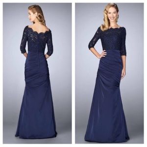 La femme blue gown